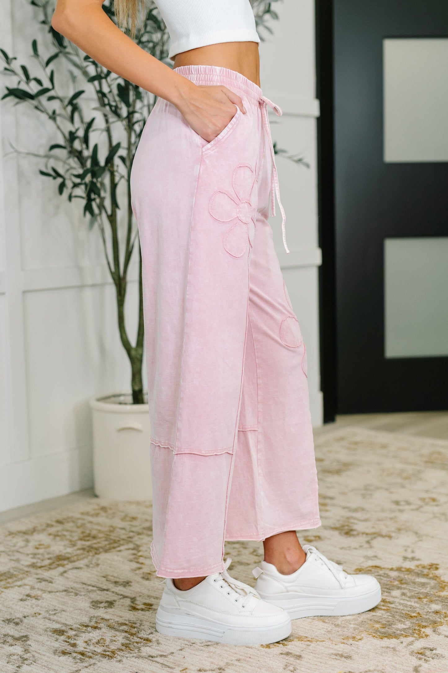 Flower Applique Cropped Flare Bottoms in Light Pink
